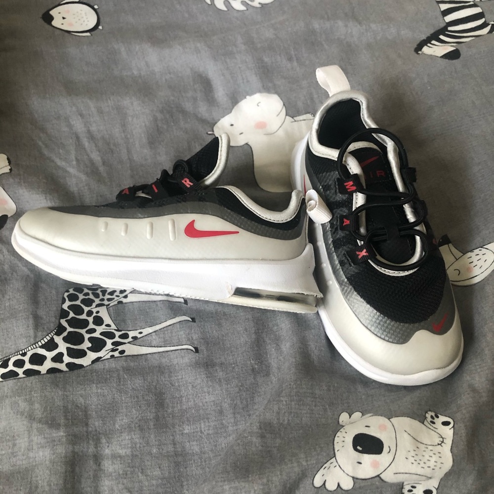 Nike shoes almost new